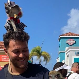 Meet your Posher, Devin